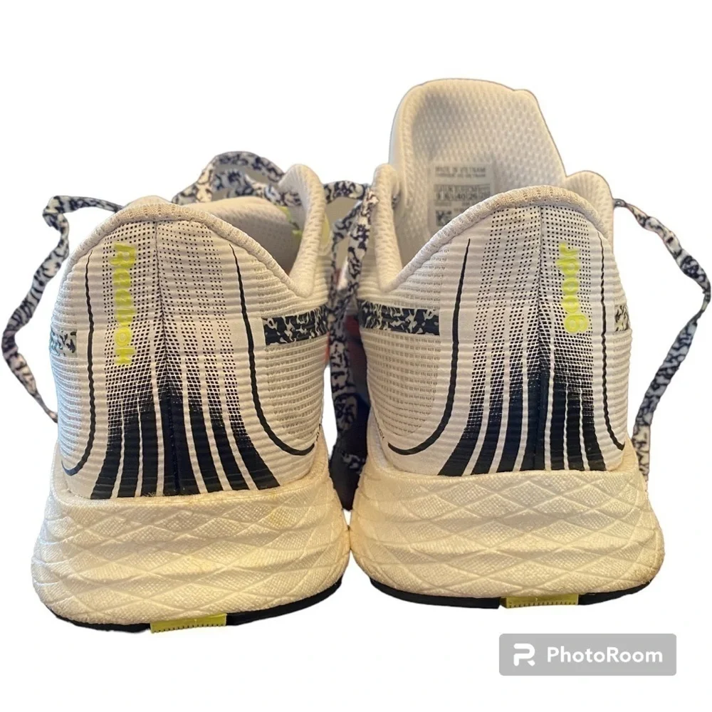 Reebok Goodr Floatride Energy3 Women’s running shoe w/bonus glasses SZ 9